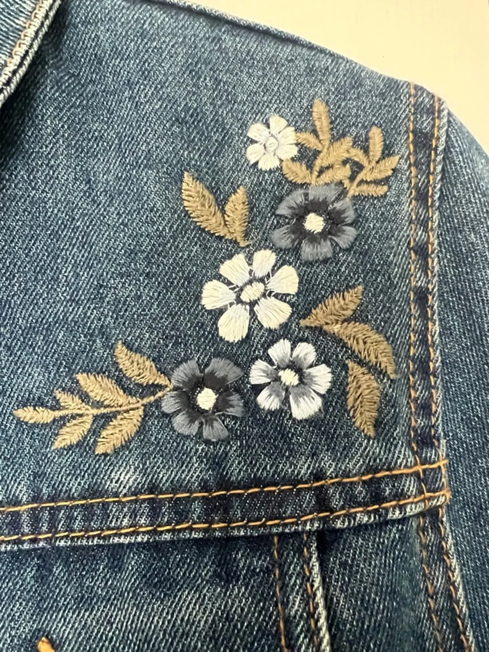 Embroidered Blue Denim Jacket with Floral Accents - Women NWT - Picture 5 of 8